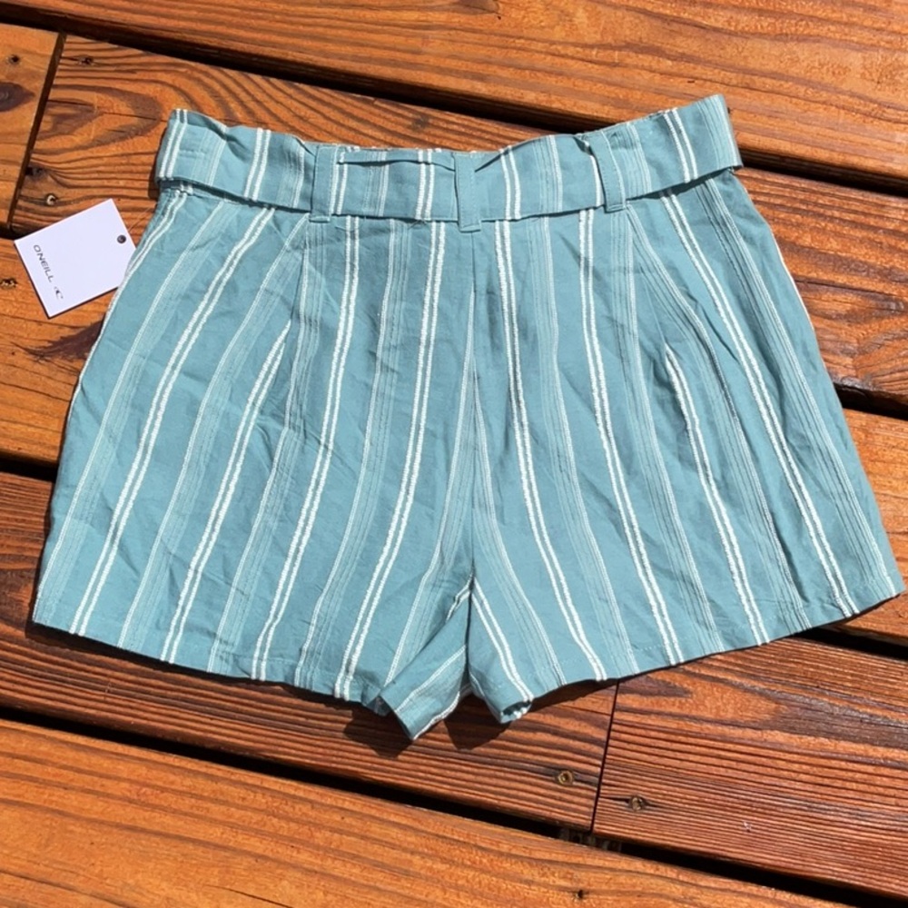 NWT Women’s O’Neill  Blue/White Textured Striped Shorts Sizes 24, 25, 26 - Picture 5 of 14